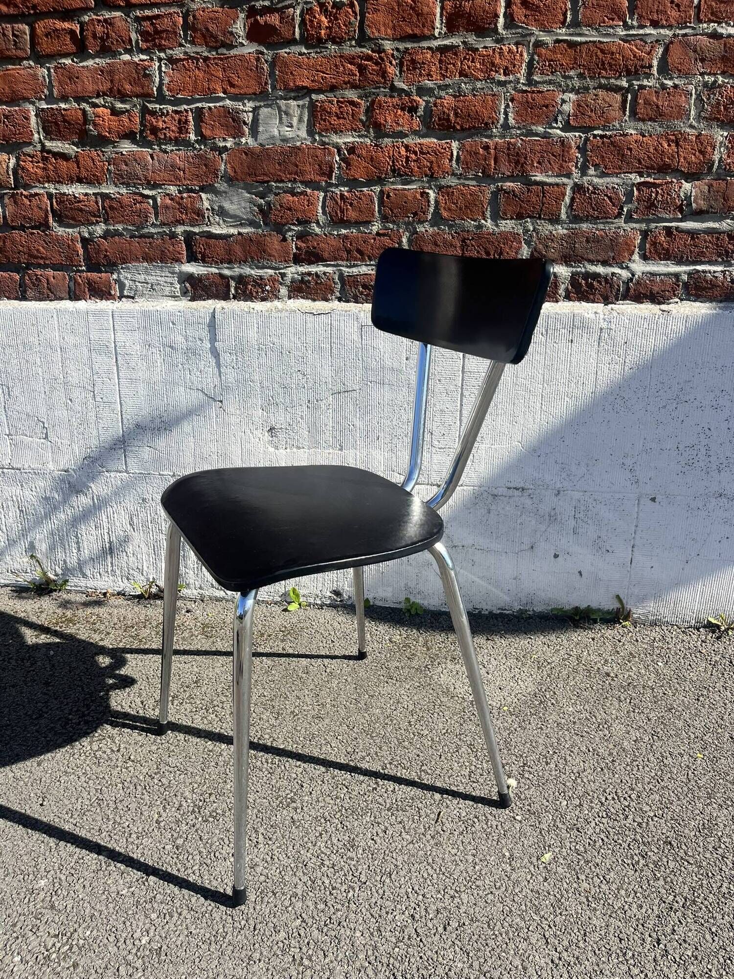Lot 4 chaises vintage skaï noir et métal chromé