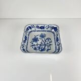 Pair of square dishes in Blue Onion porcelain Kahla – East Germany, 1960–1980