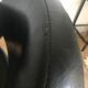 Fauteuil de bureau roulettes et skaï noir vers 1970