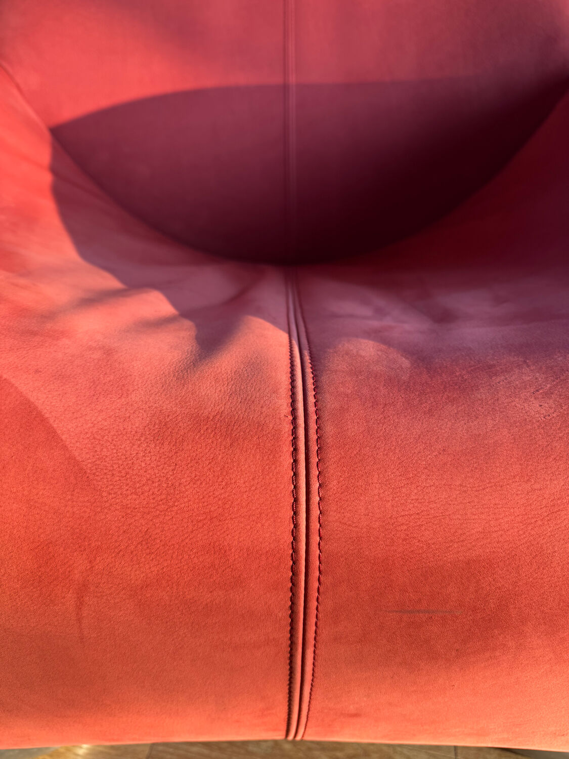 Papageno armchair leolux nubuk carmine red