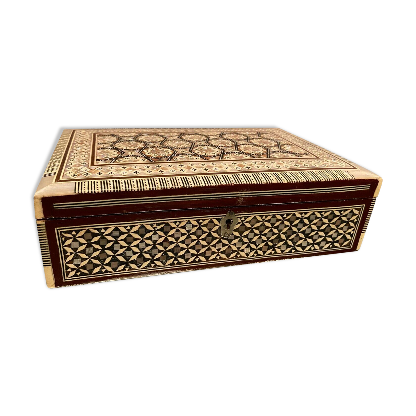 Large Syrian box with geometric decoration encrusted with mother-of-pearl