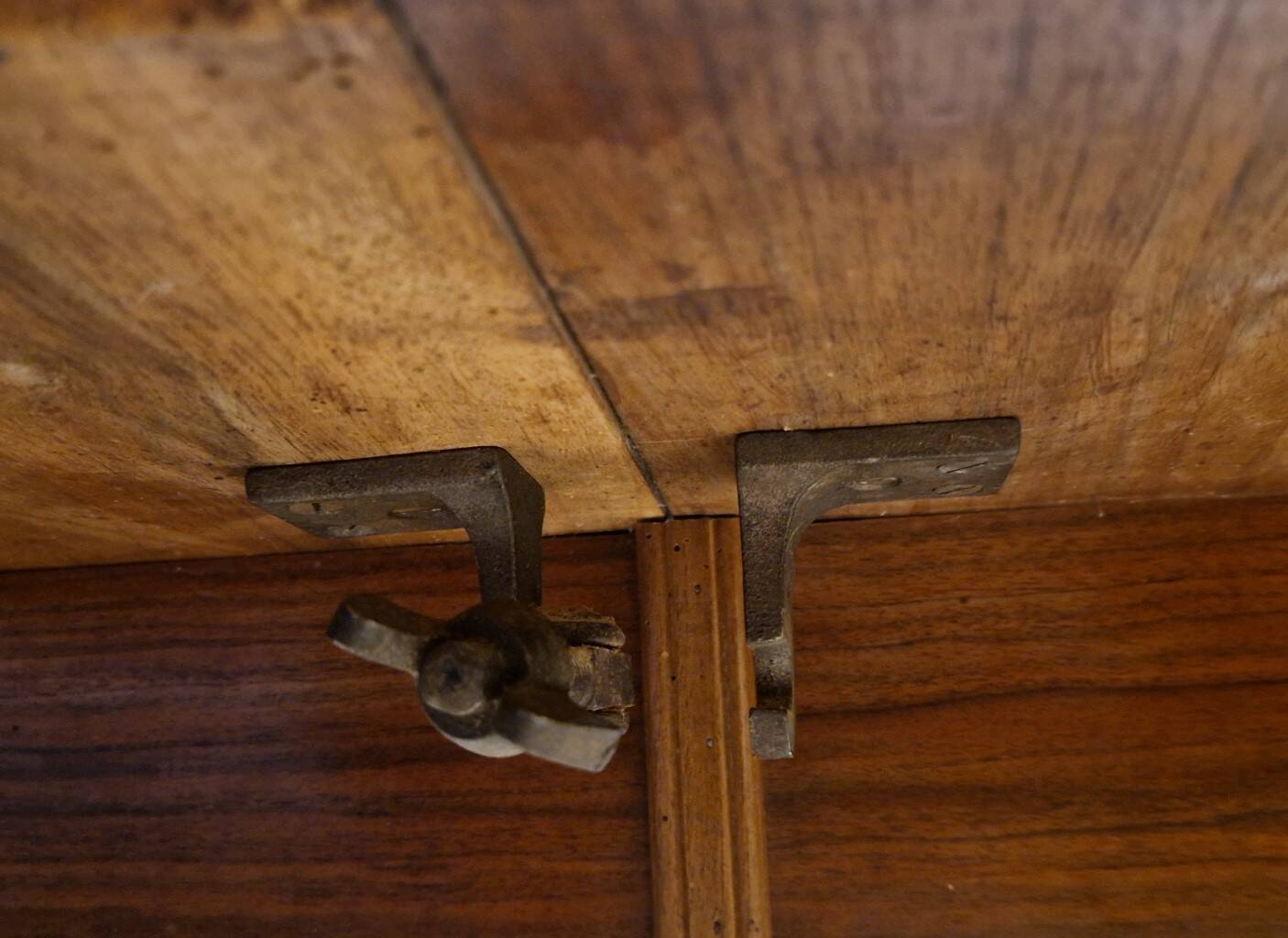 Table de salle à manger en noyer – Époque Restauration / Charles X – XIXe