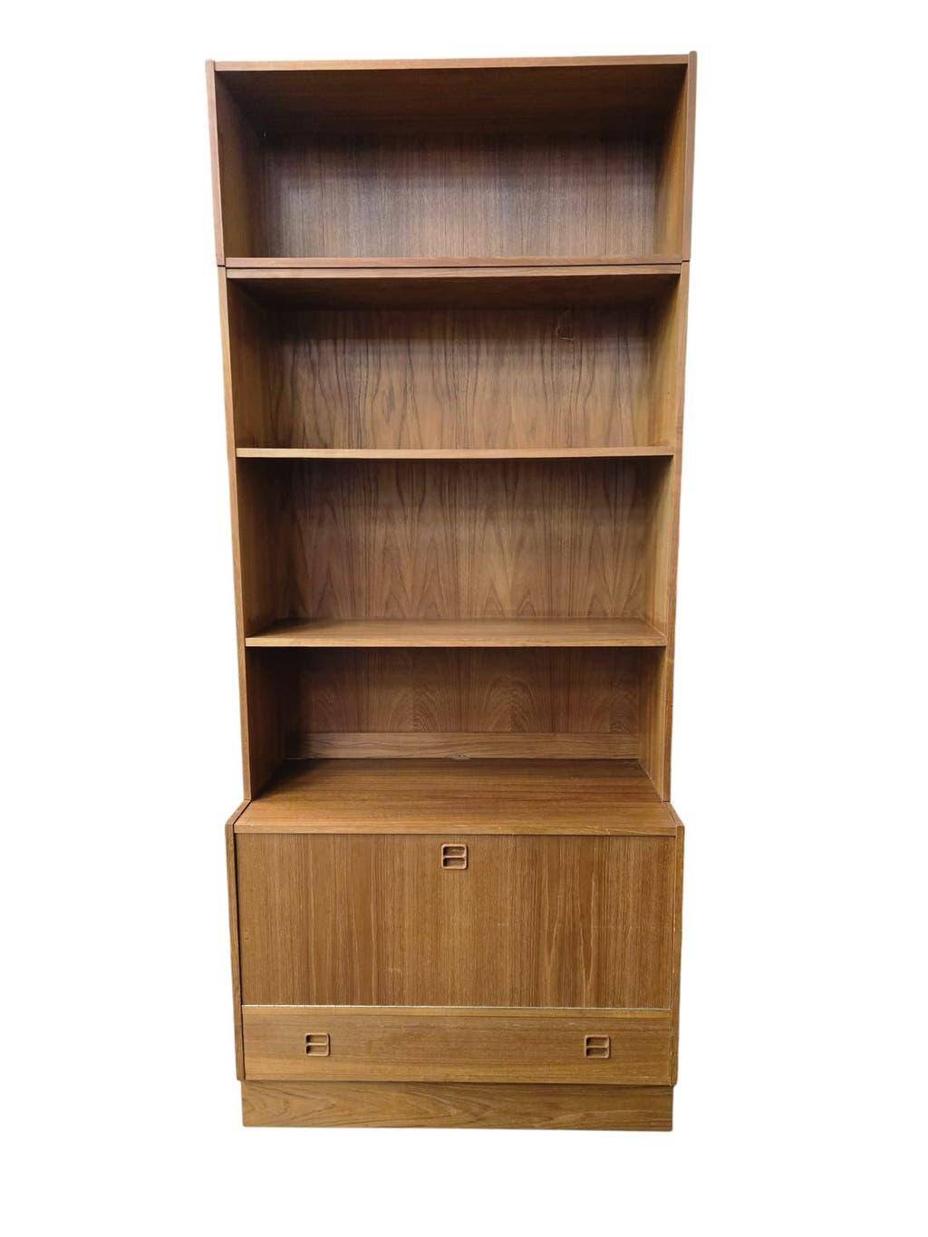 Vintage wooden shelf/bookcase/display cabinet