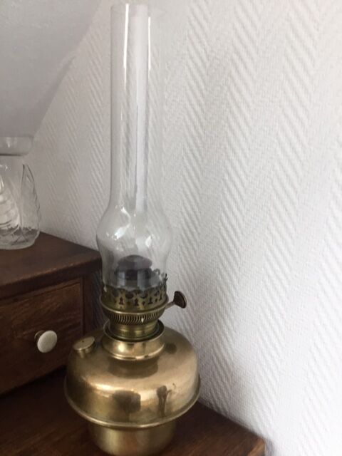 Lampe a petrole ancienne en  laiton type  matador 15