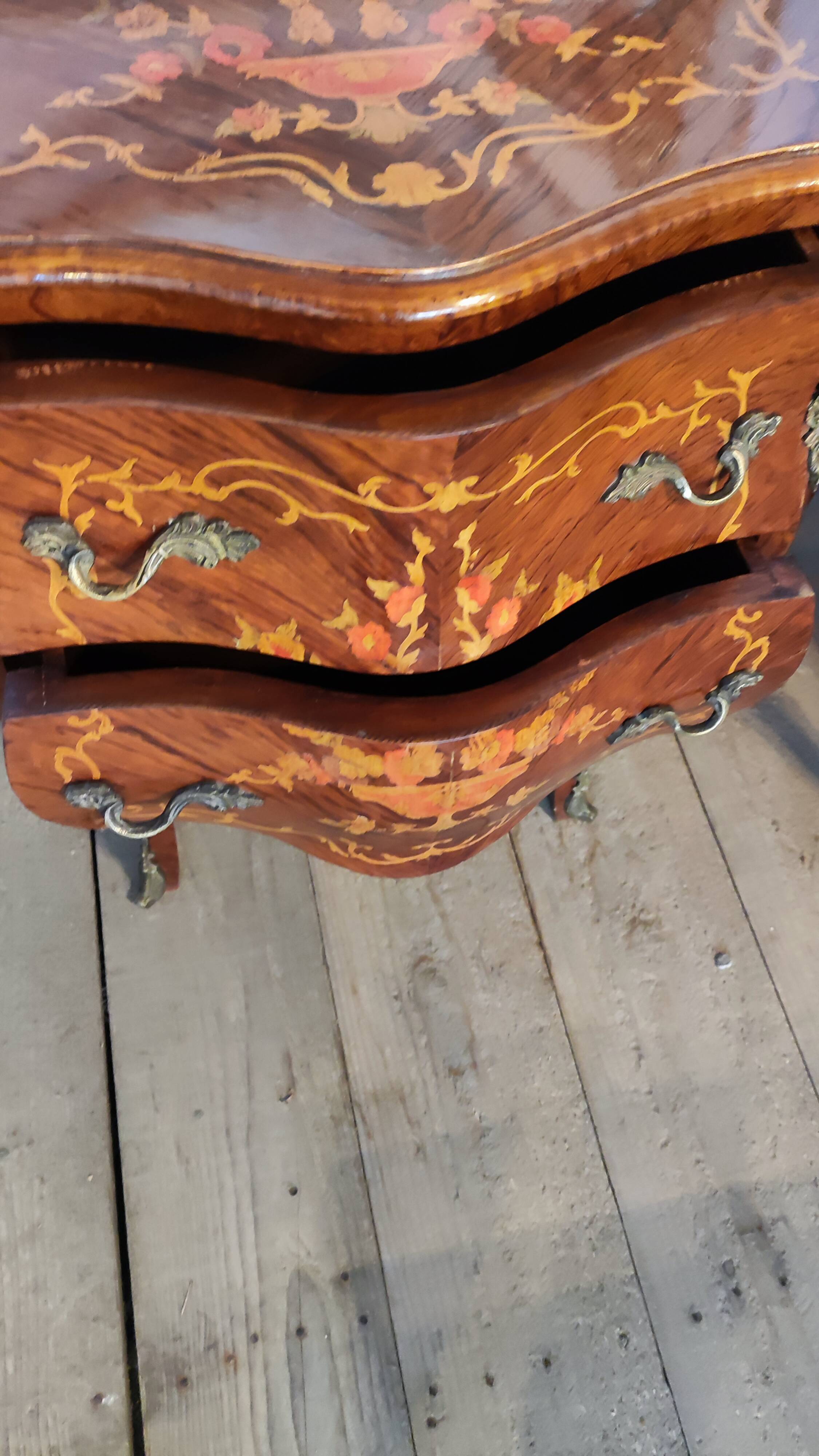 Small inlaid chest of drawers