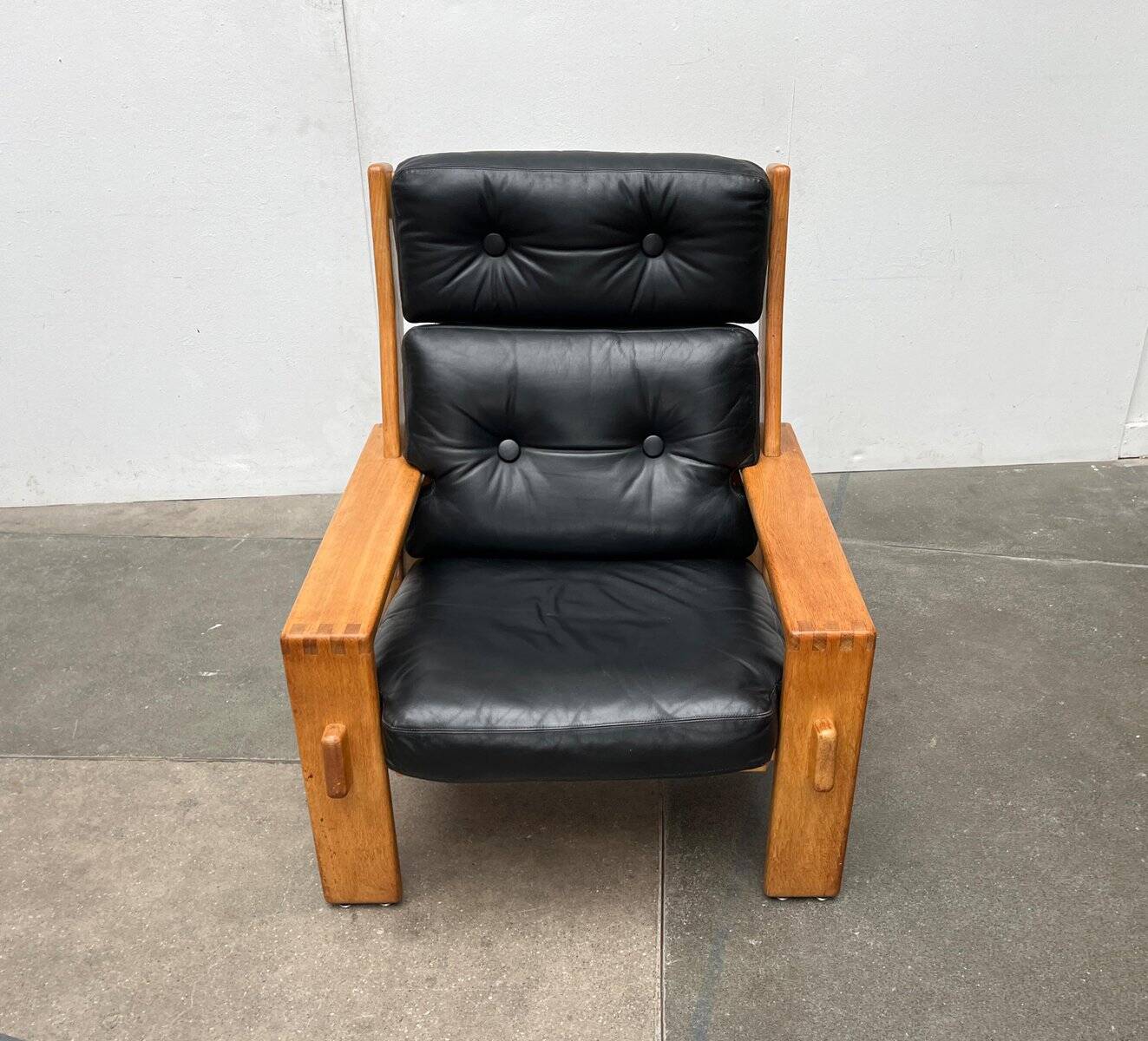 Mid-Century lounge chair model Bonanza with a high back in leather by Esko Pajamies for Asko, Finland, 1960s.