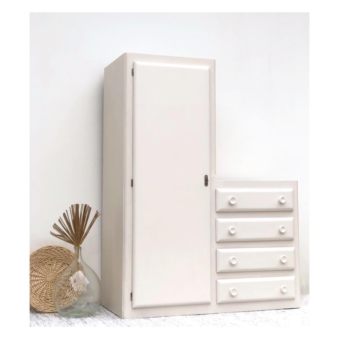 Armoire parisienne asymétrique