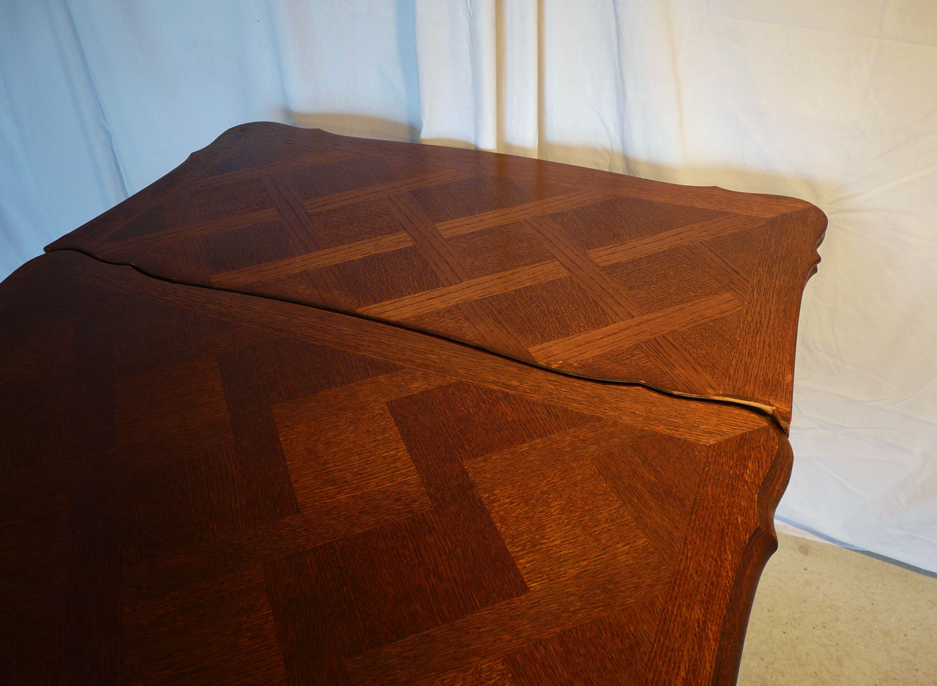 Extendable rectangular table with Italian extension cords