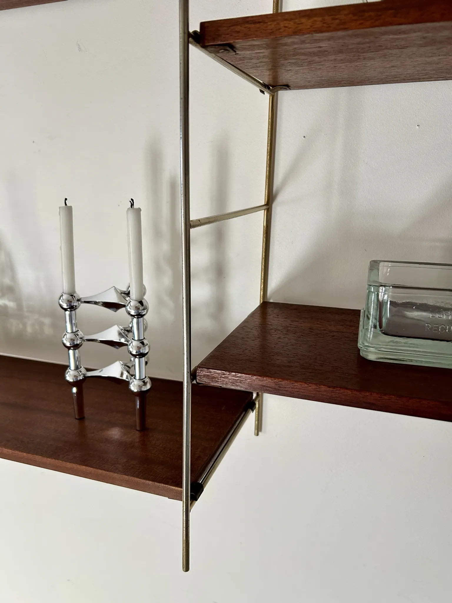 Double shelf in Tomado style