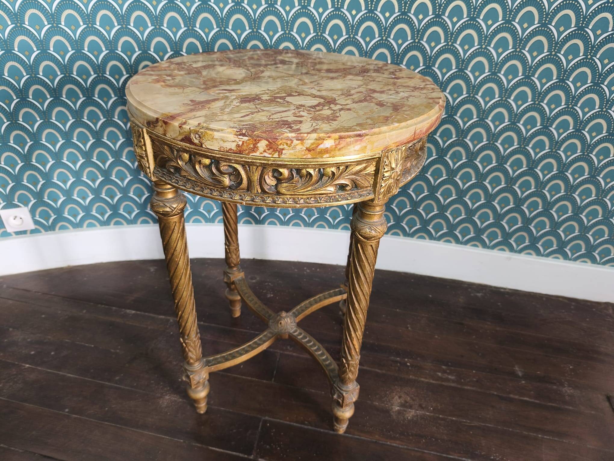Antique Louis XVI style gueridon with veined marble, painted and patinated gilded wood.