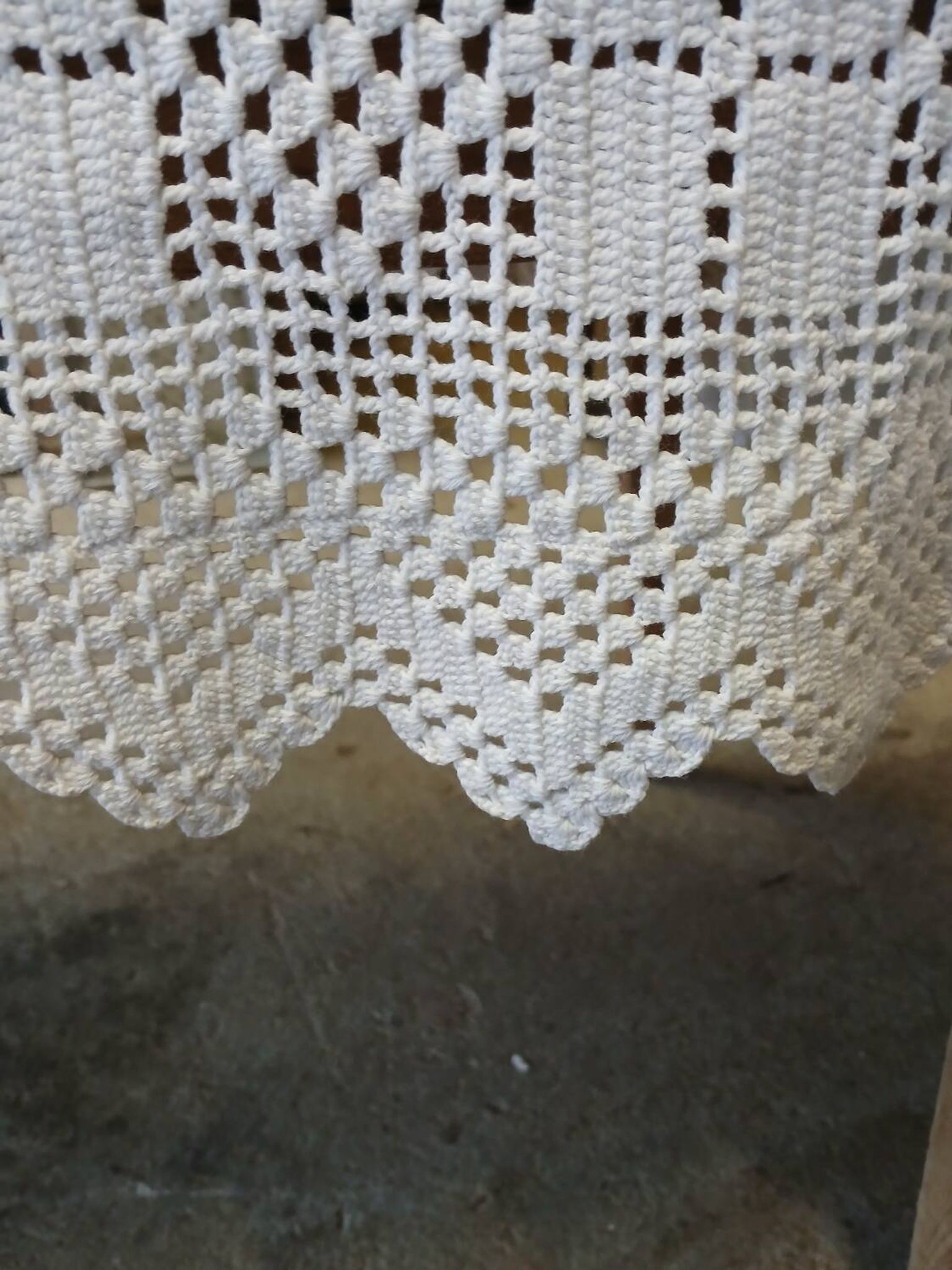 Dessus de lit / nappe / rideau ancien en crochet