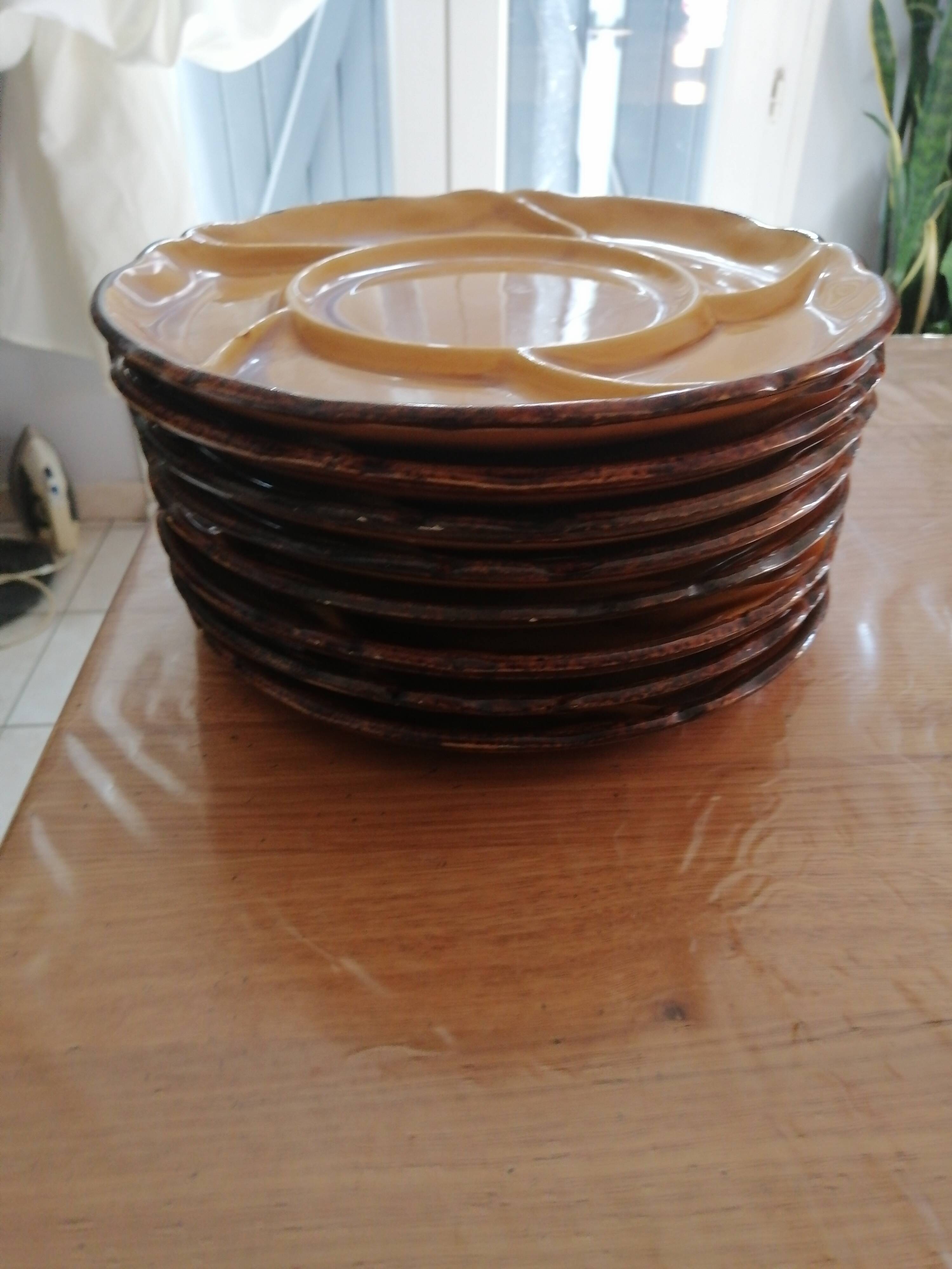 Lot of 8 ceramic plates