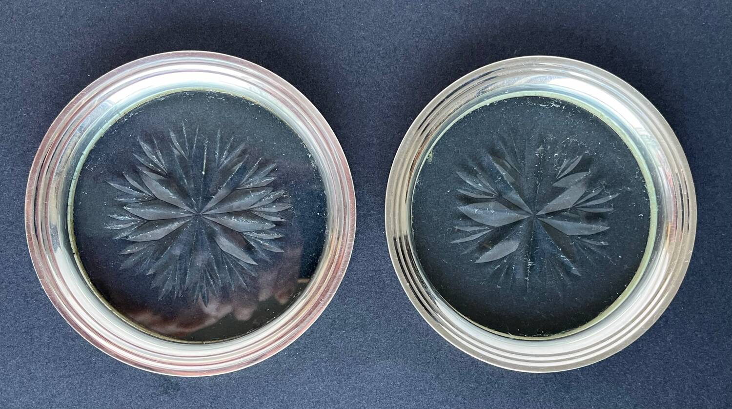 2 Bottle coasters in cut glass and silver metal