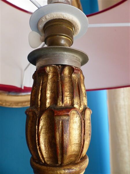 Venetian style lamp in golden wood