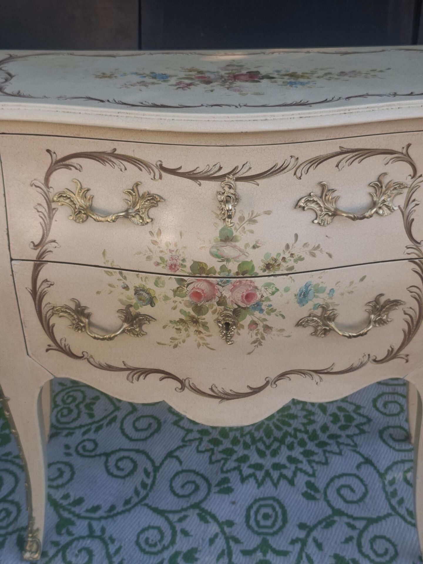 Venetian commode