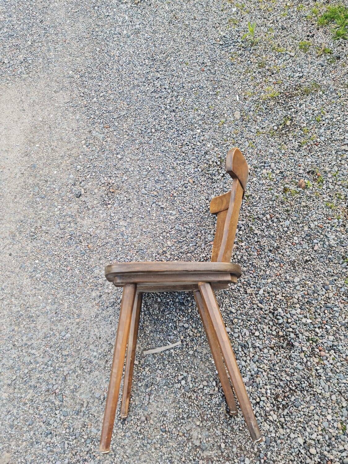 Serie de 10 chaises bistrot vintage en bois massif
