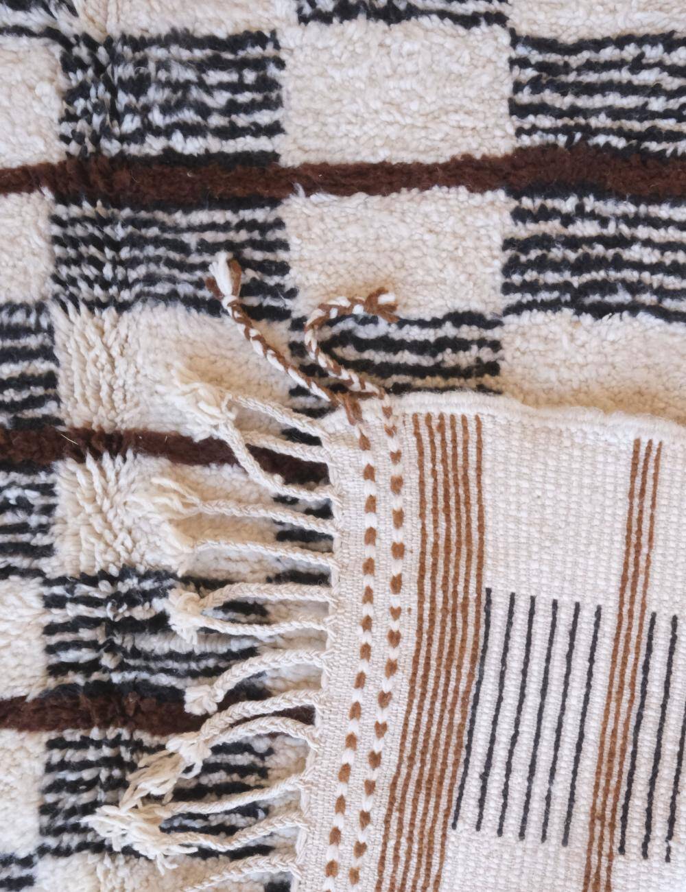 Contemporary Berber Rug - 273 x 192 cm