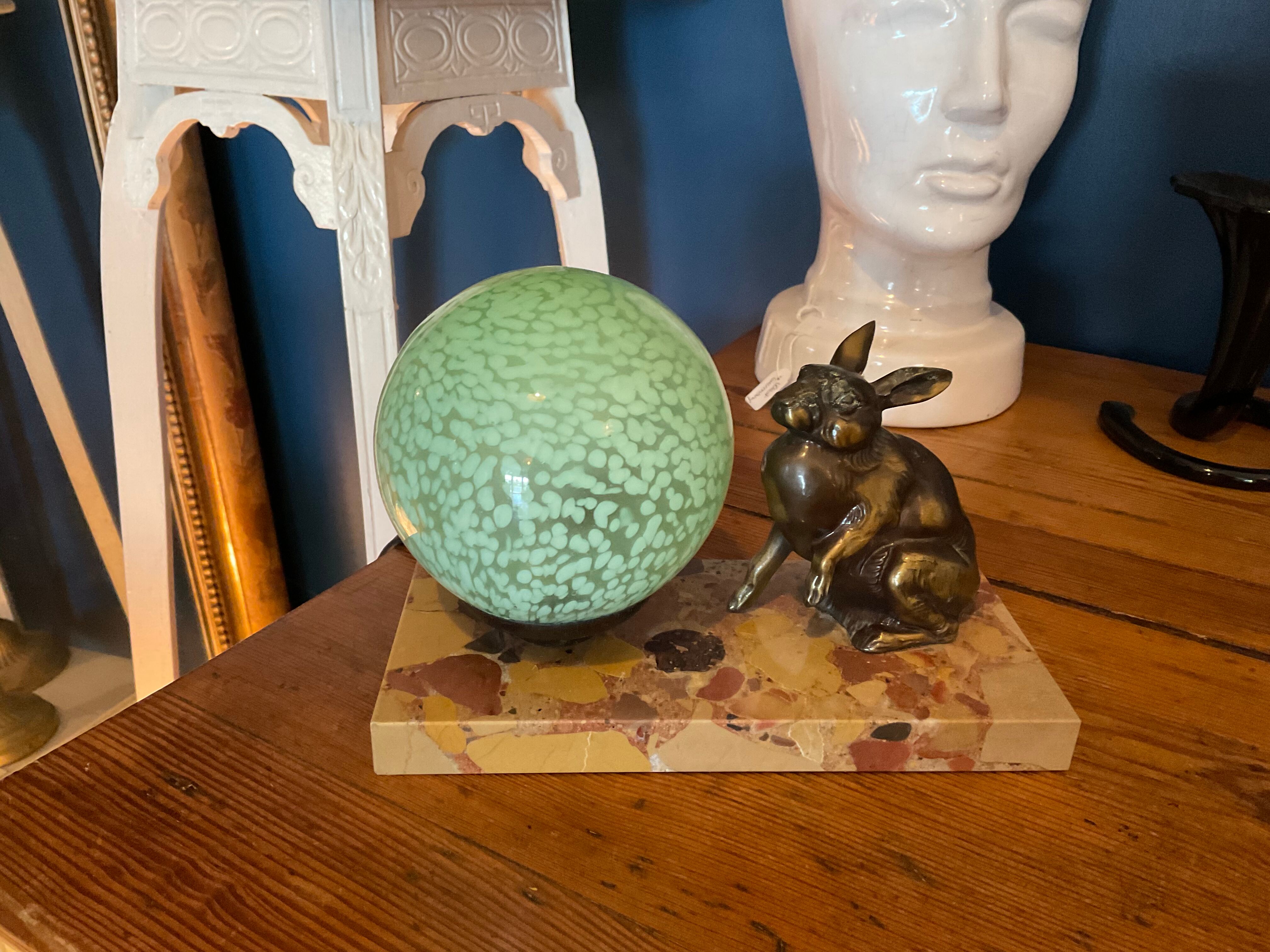 Lampe à poser.art deco lapin
