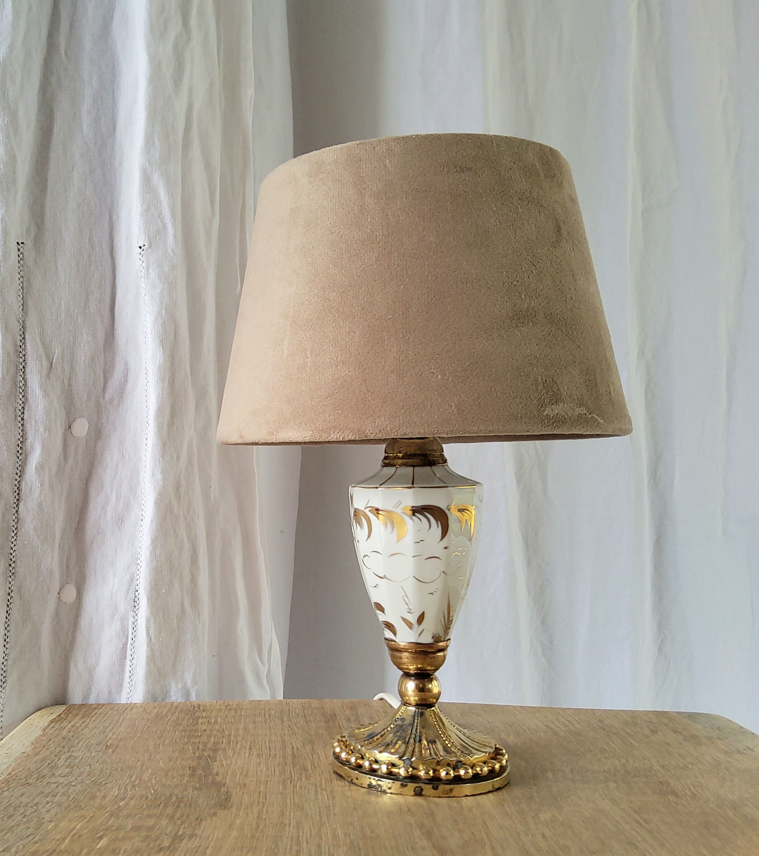 Earthenware lamp