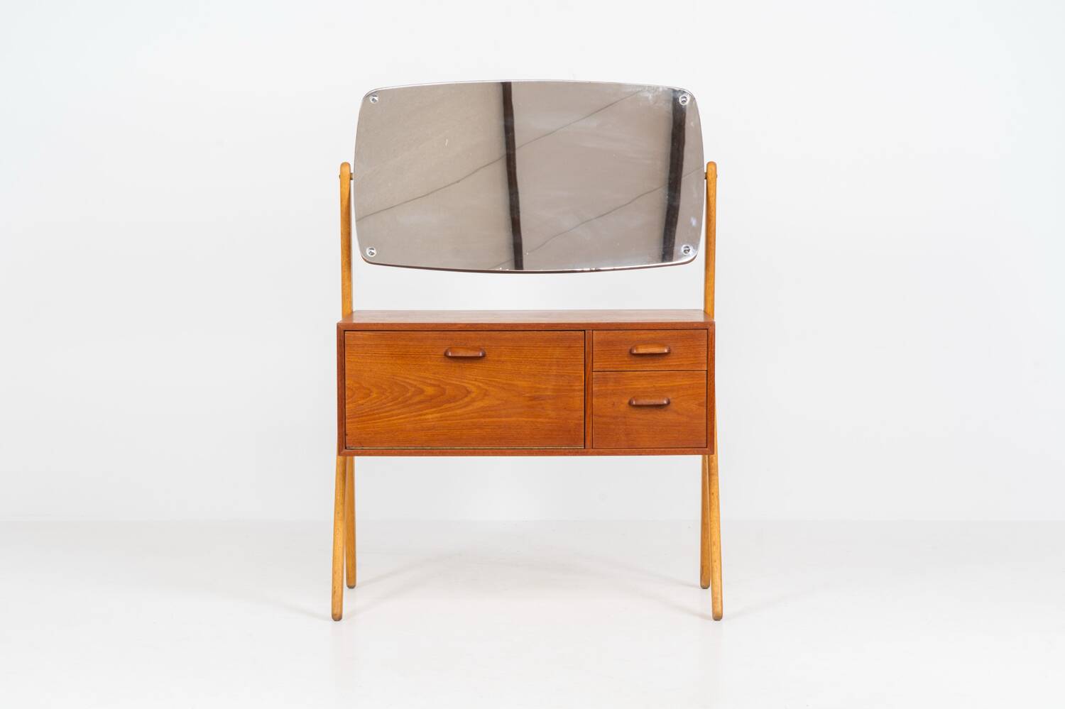 Iconic hairdresser from Ølholm Møbelfabrik (Denmark, 1960s).