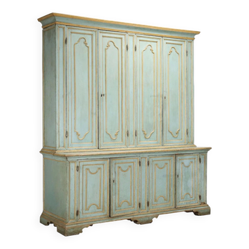Baroque-style buffet from the mid-18th century in lacquered wood.