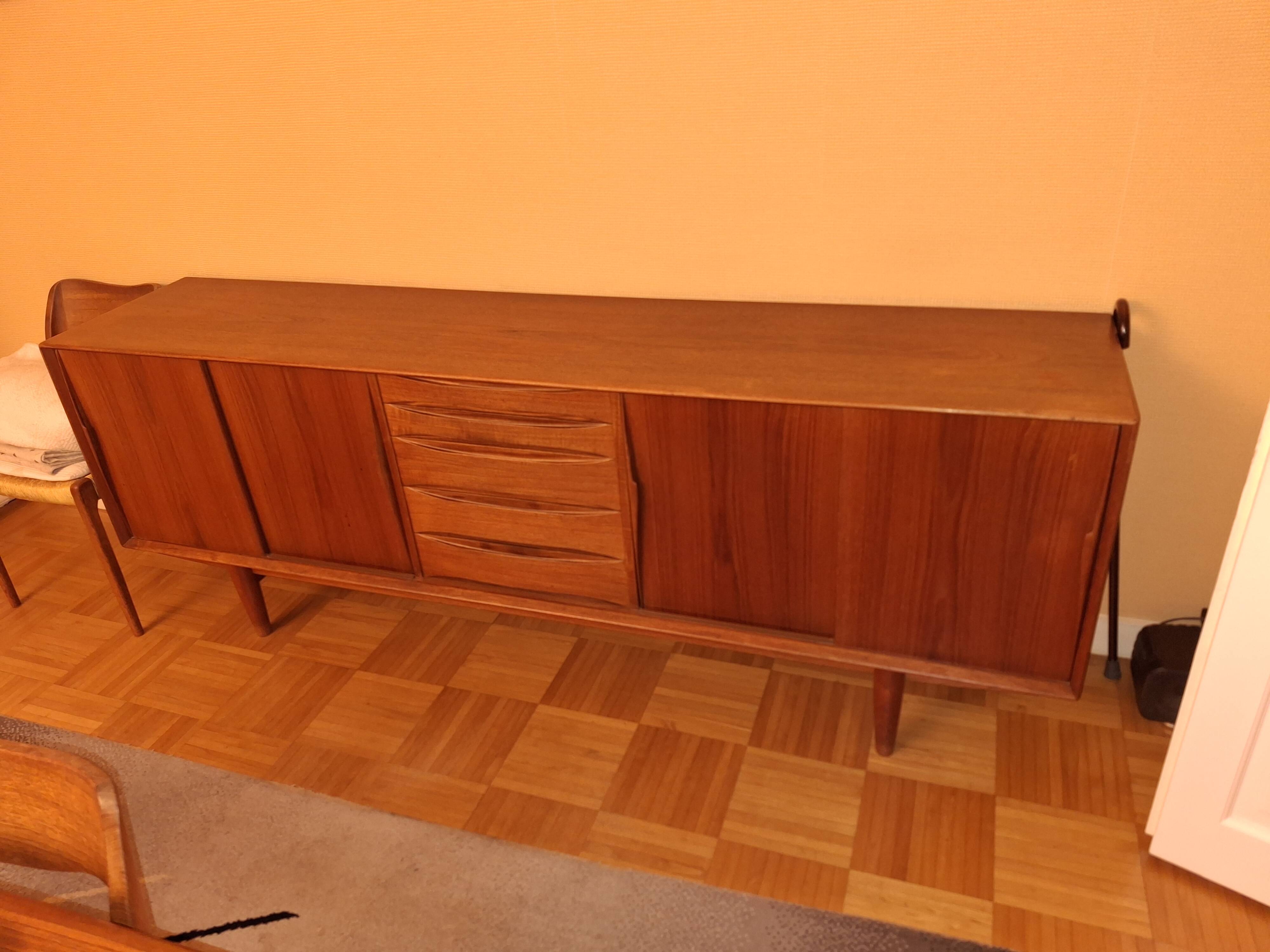 Buffet en teck vintage des annees 60