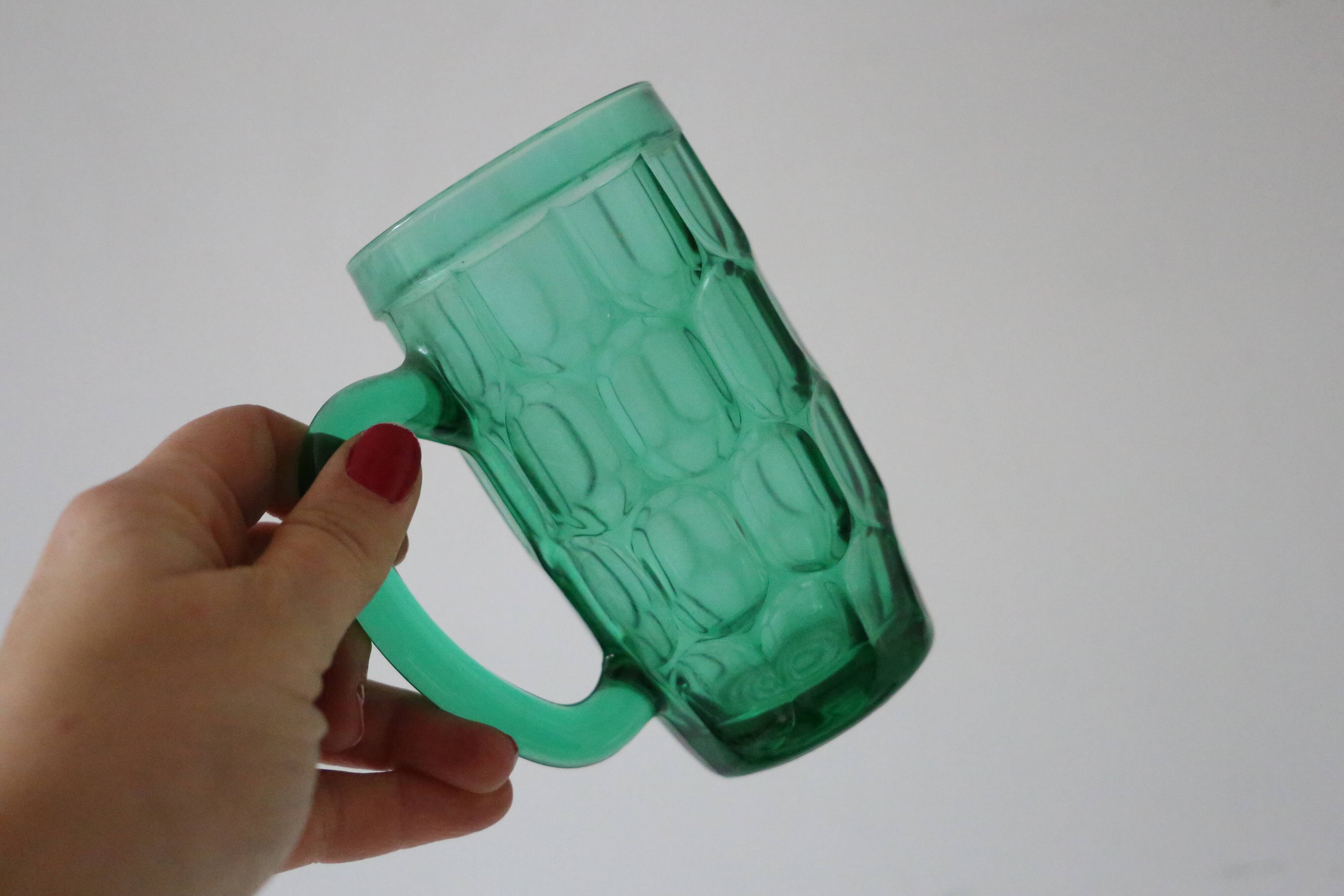 Ensemble de 6 mugs en verre, vert, vintage français, 1980