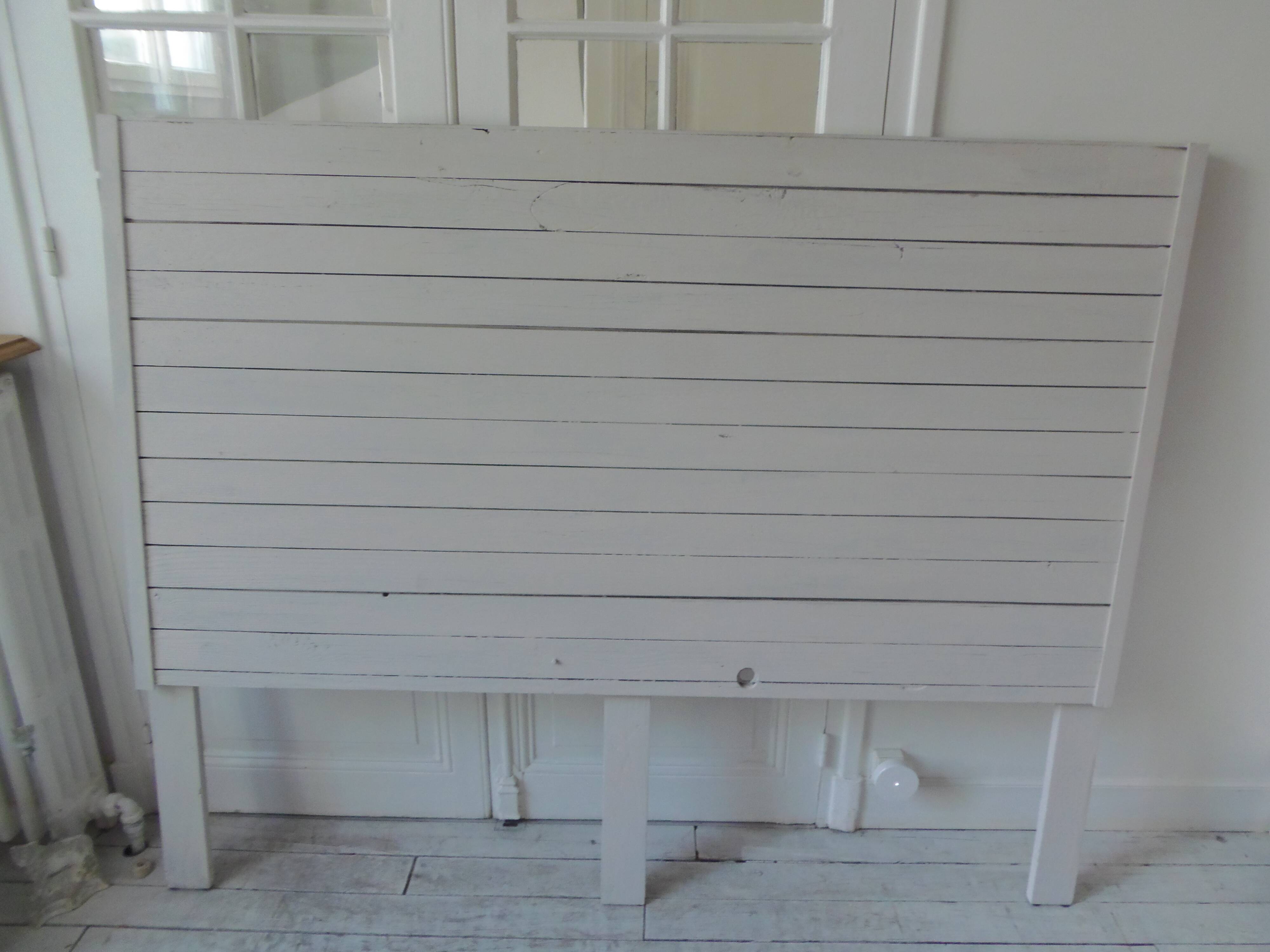 Headboard of 160 made with aged wood in pearl grey patina.