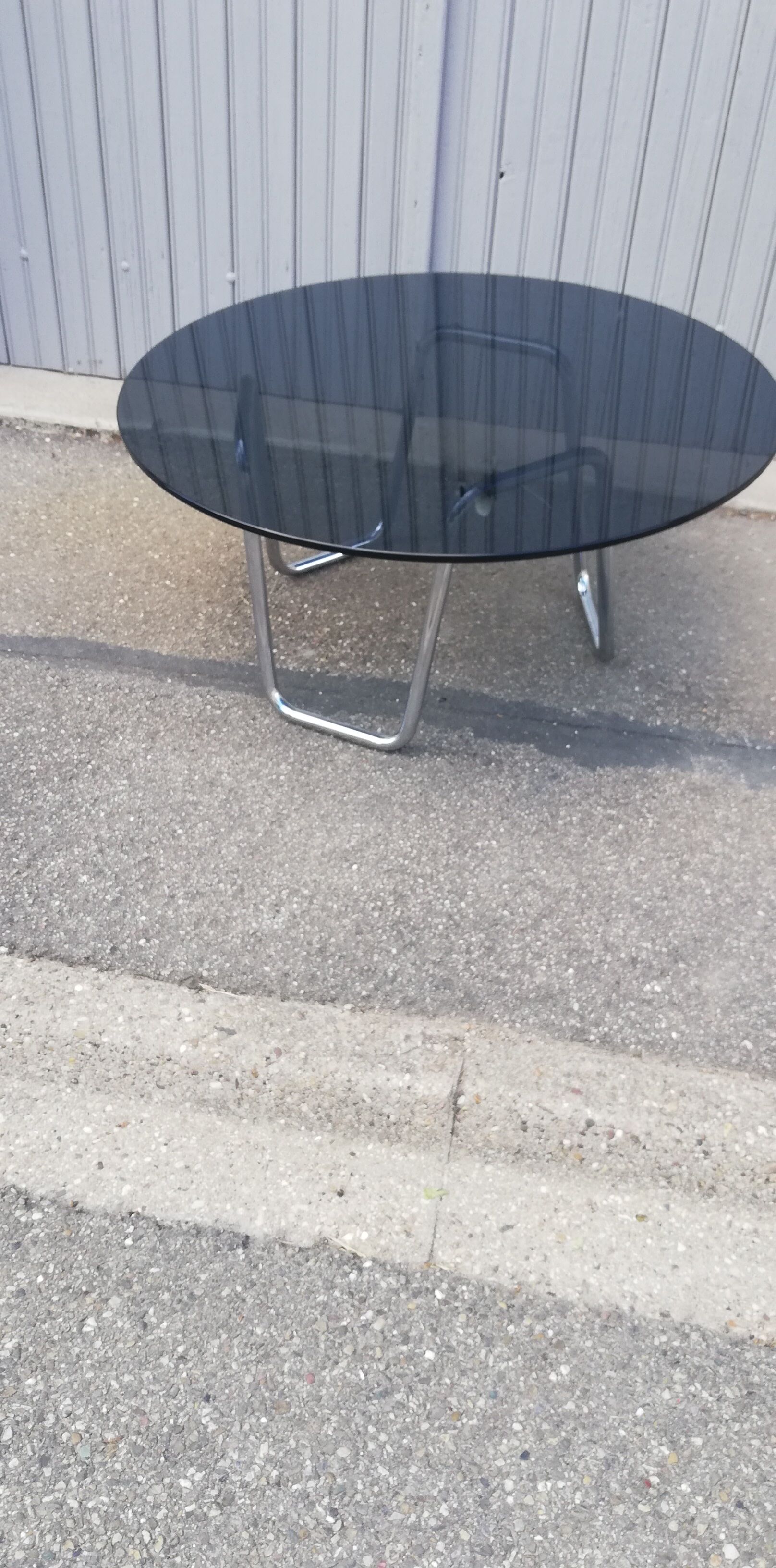 Table basse vintage chrome et verre fumé