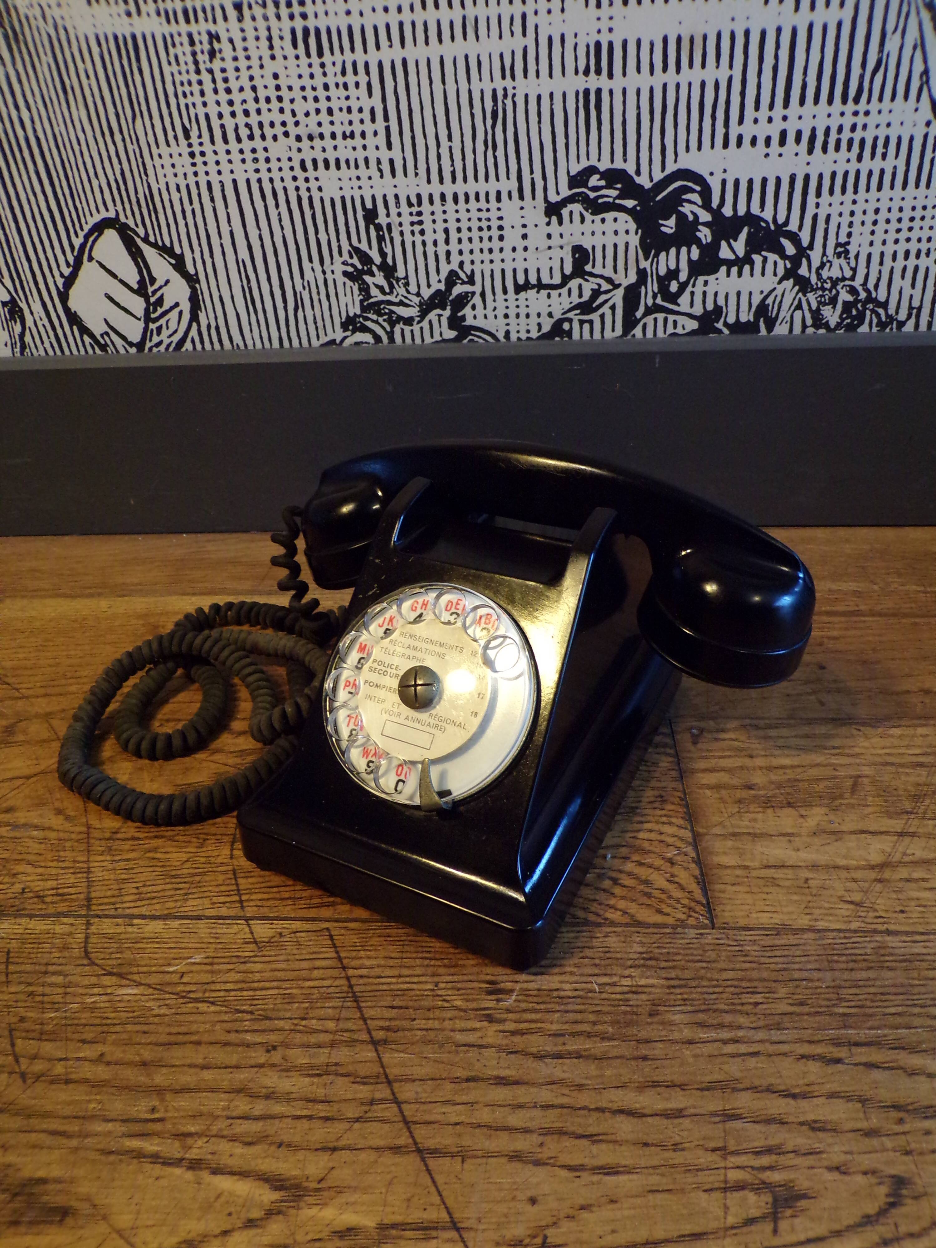 Vintage bakelite dial telephone