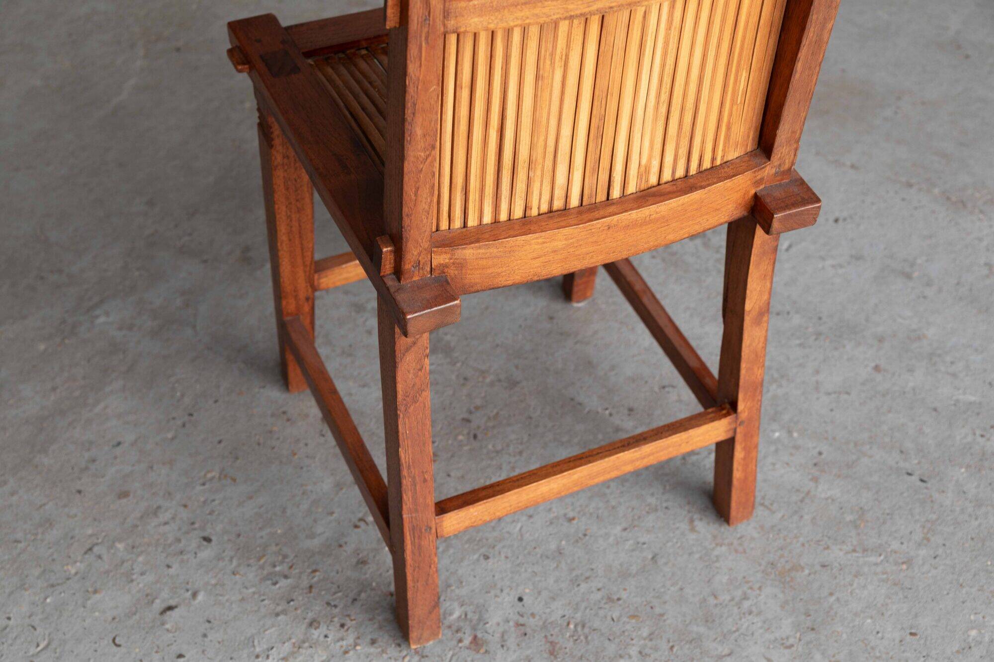 Chaises latérales javanaises