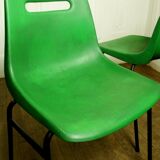 Pair of stackable Grosfillex M4 hull chairs