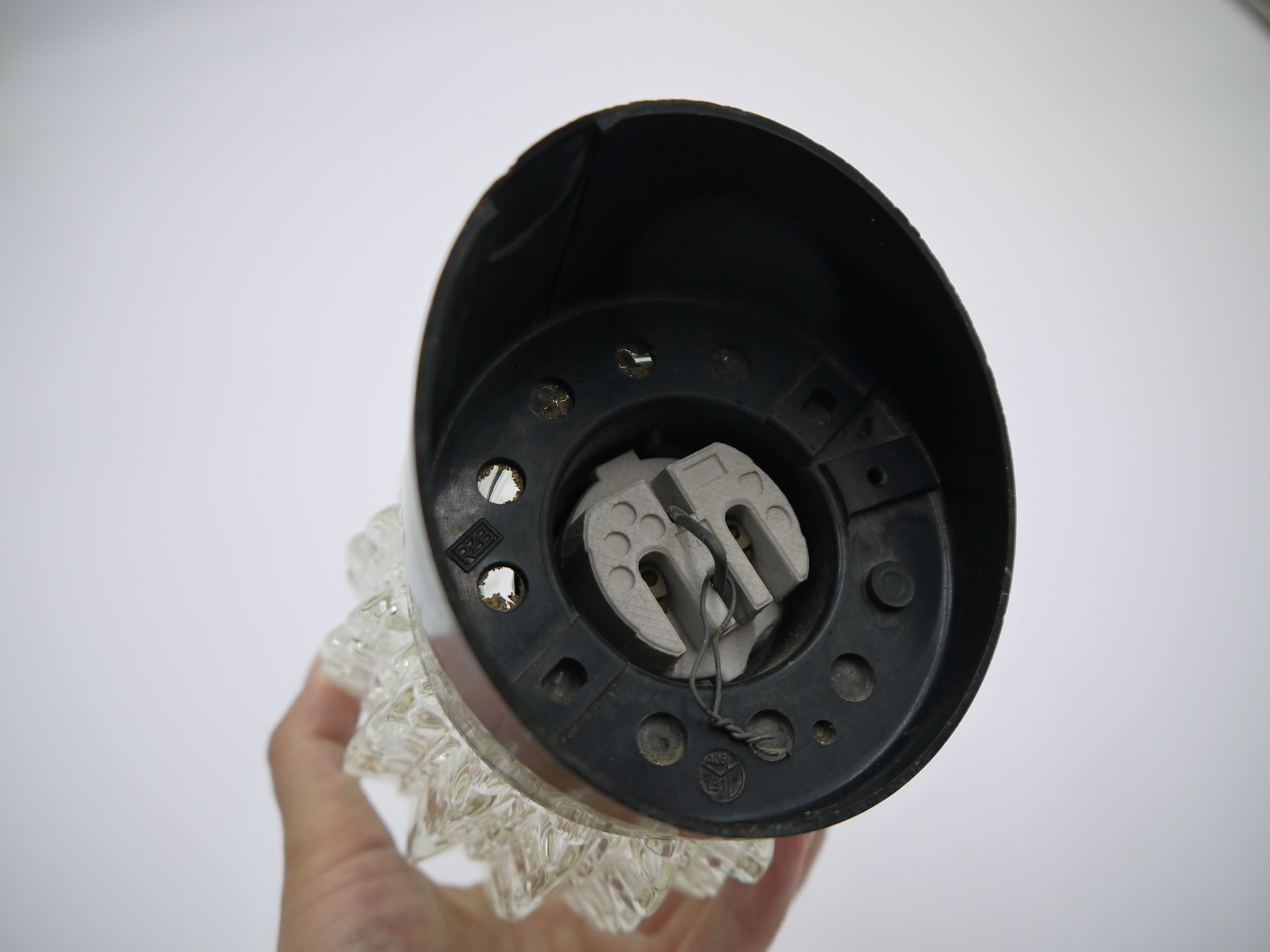 Oblique ceiling lamp in molded glass