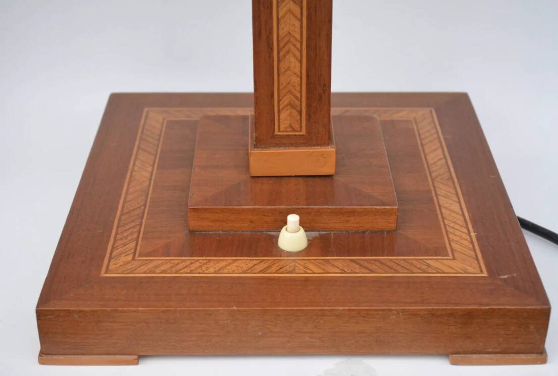 Lampe de table avec incrustations et abat-jour en soie