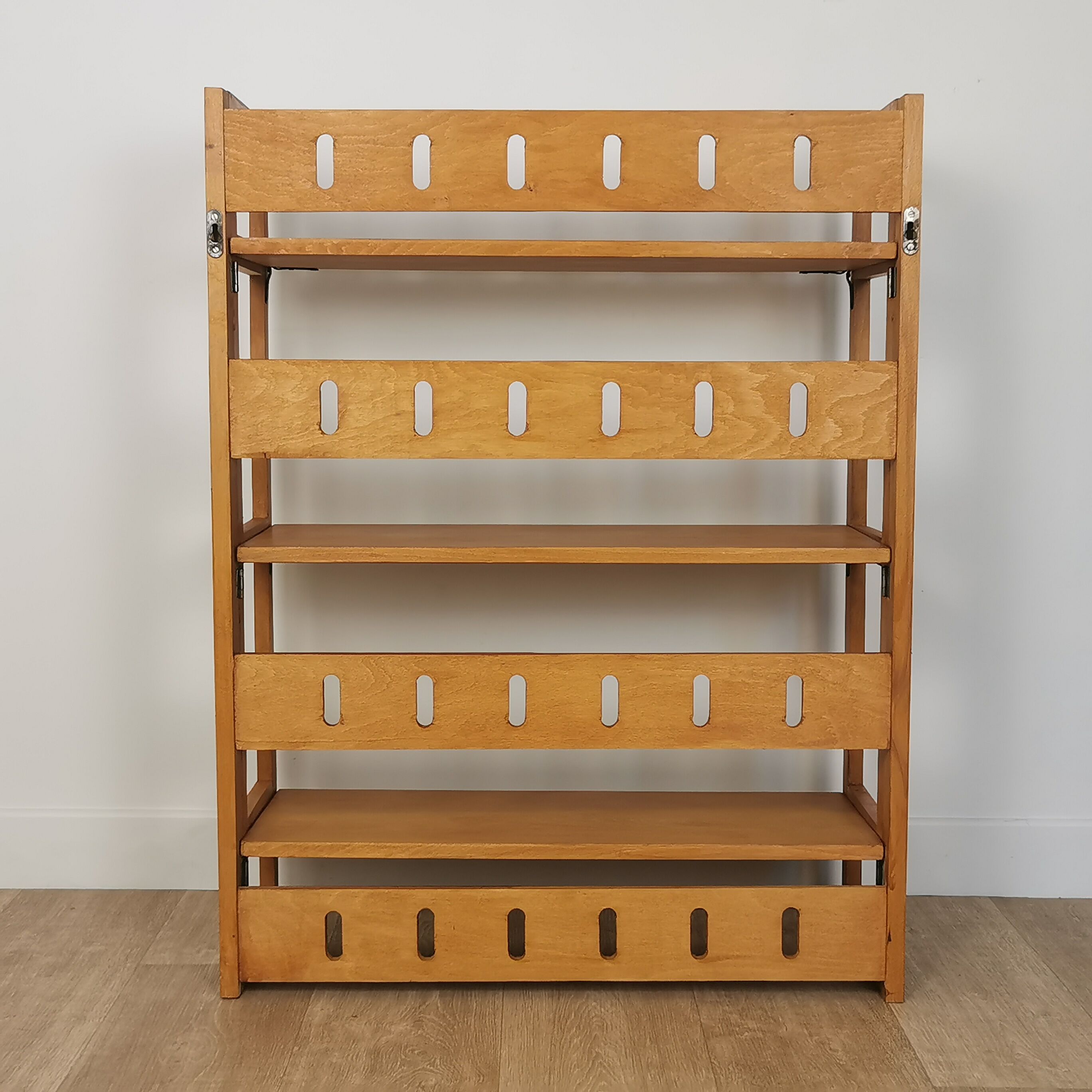 Folding bookcase shelf