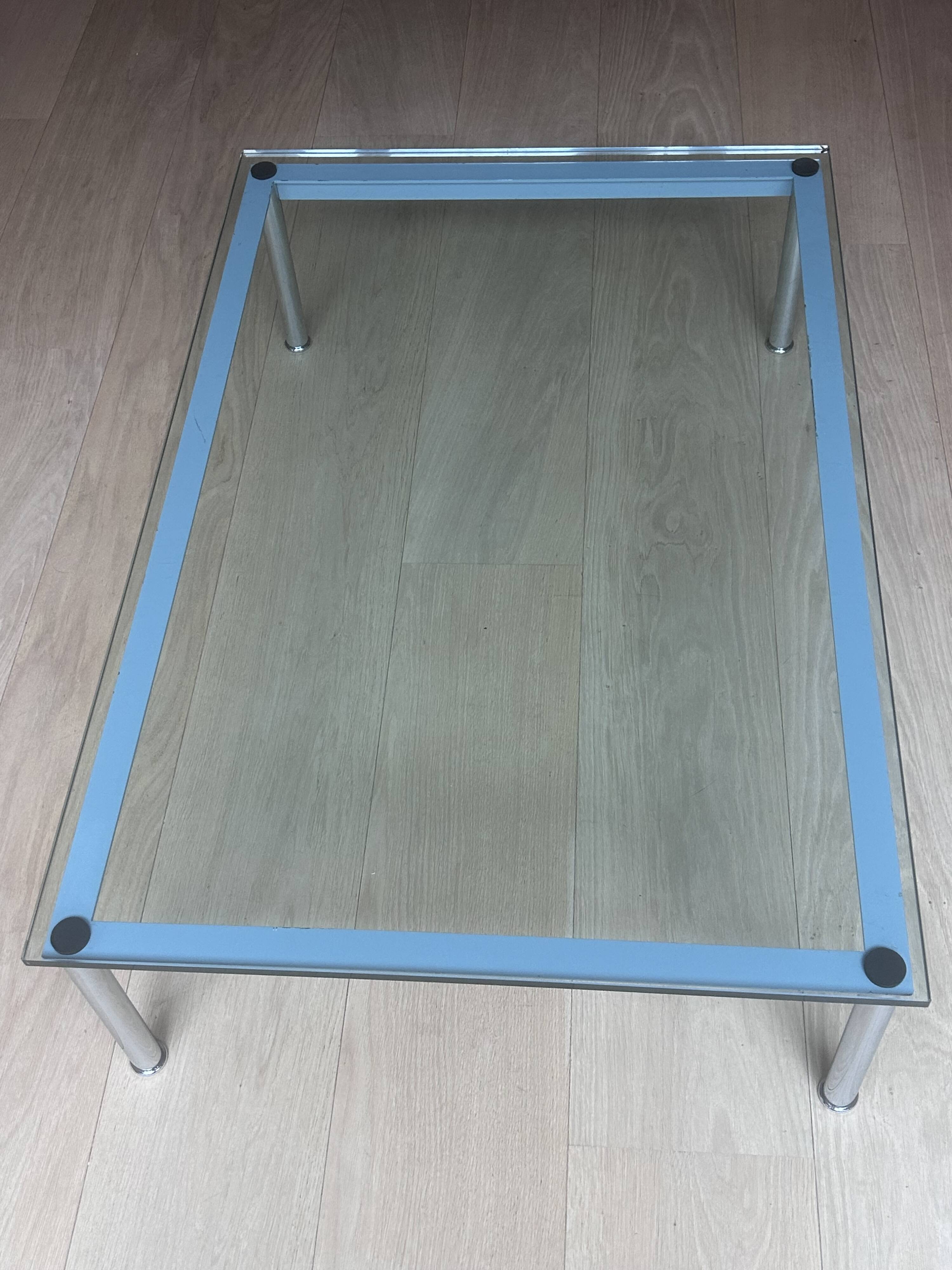 Table tube basse Cassina LC 10