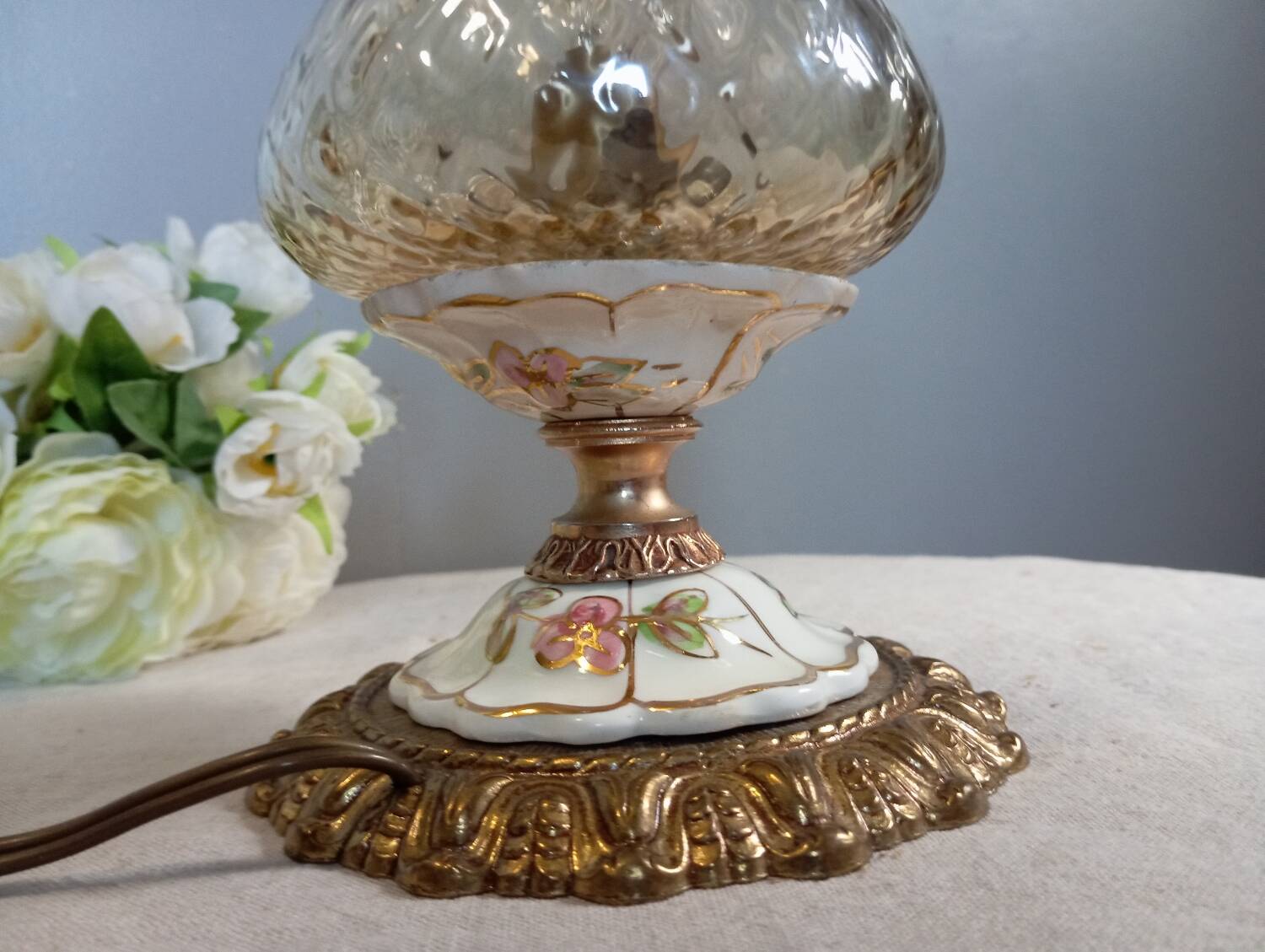 Baroque inspired table lamp, bronze, ceramic flowers and glass globe