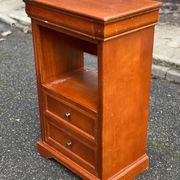 Louis Philippe chest of drawers in solid wood with 3 drawers.