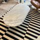 Table basse en marbre gris et pieds acier