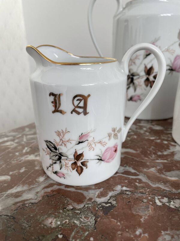 Vintage service à café thé Limoges fleurs chiffré 11 tasses et sous tasses, théière, 27 pièces