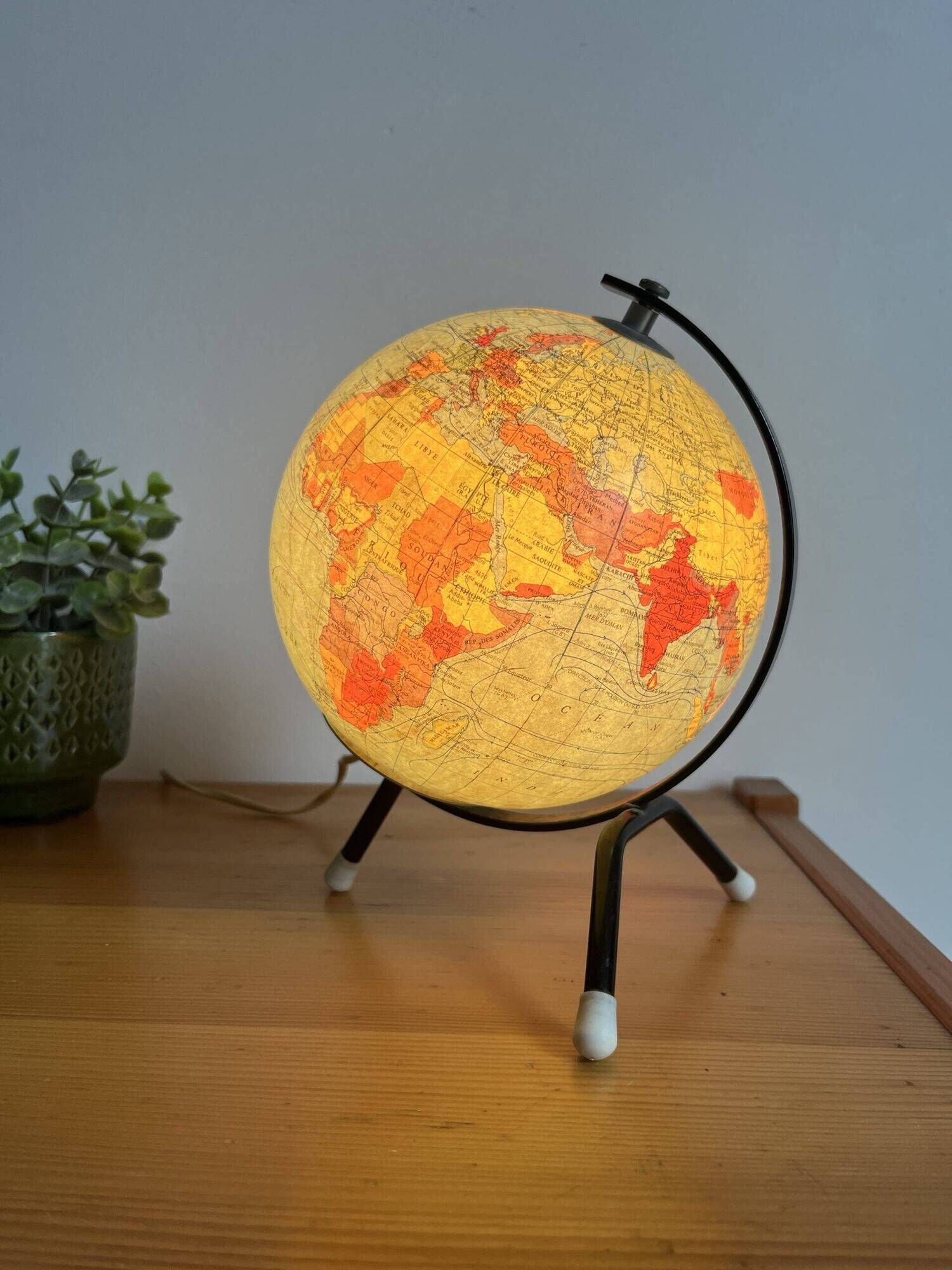 Small illuminated globe made of glass and paper from Cartes Taride 1963