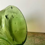 Lot de trois carafes en verre depoli