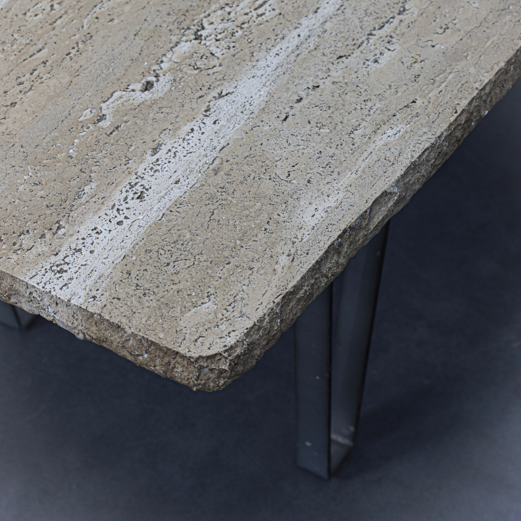 Table basse en travertin, Italie (années 1970)