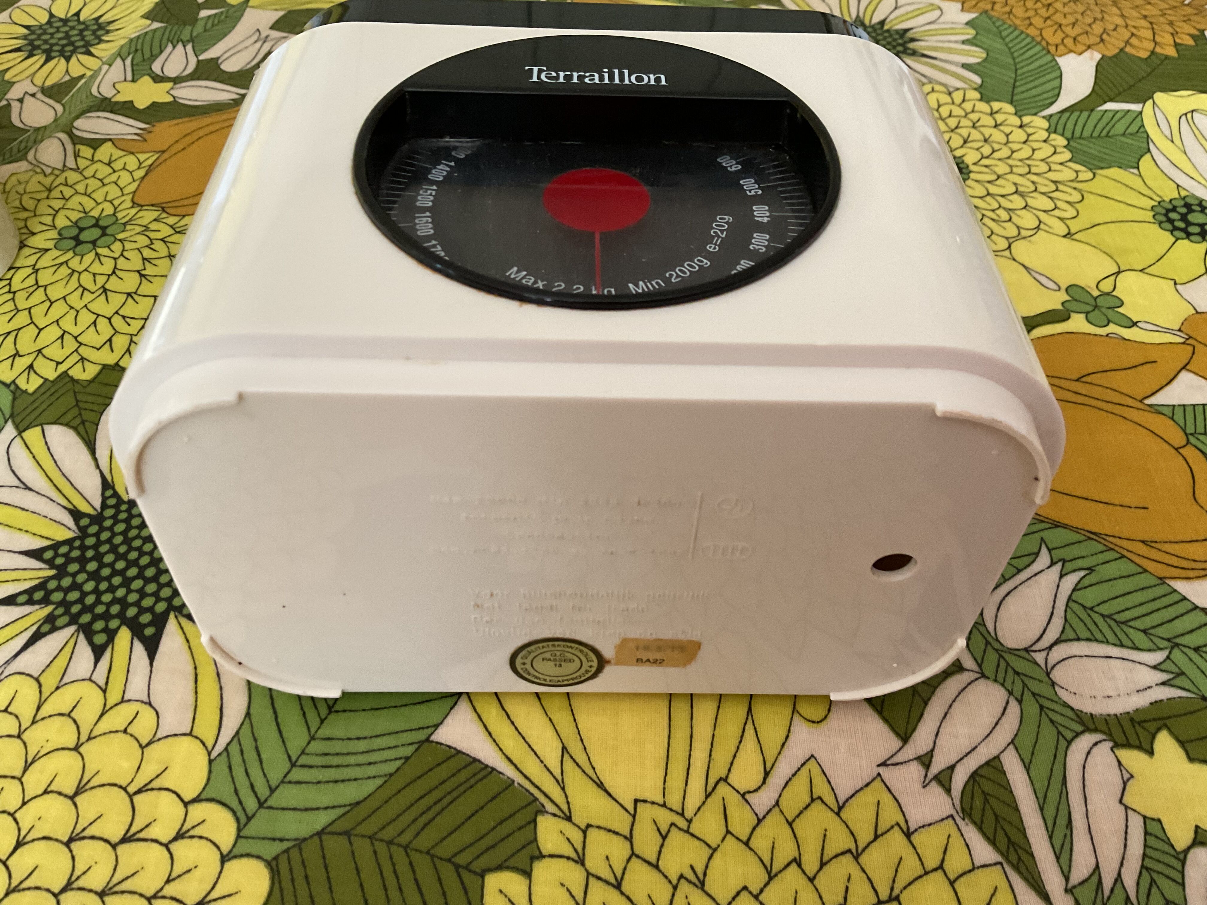 Terraillon vintage white and black scales