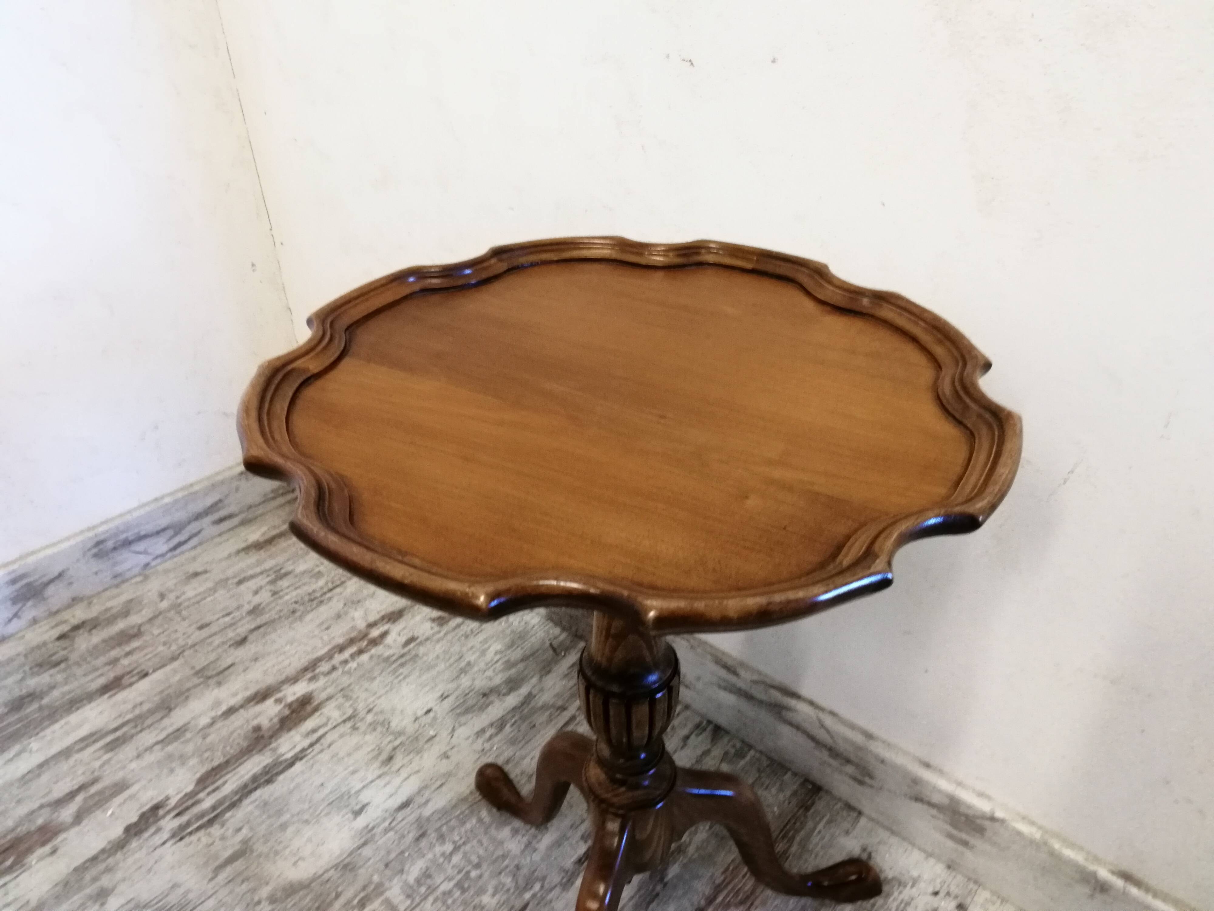 Wooden pedestal table