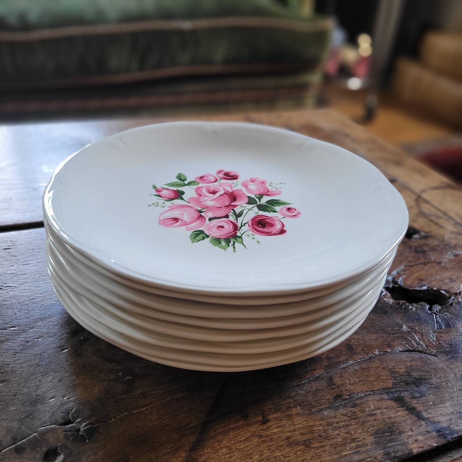 8 Gien dinner plates with rose decoration — 1960s-70s