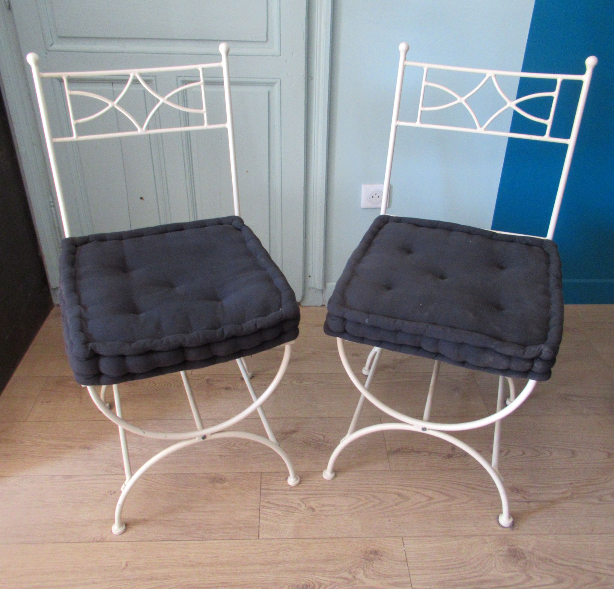 Set of garden seats, made of iron