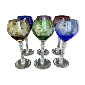 6 verres en cristal taillé de couleur