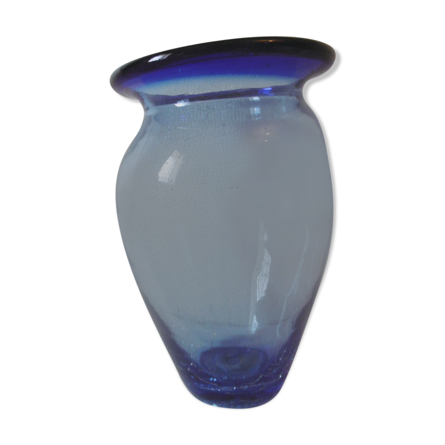 Blue vase glass blows