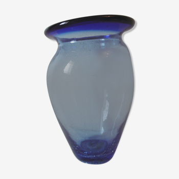 Blue vase glass blows